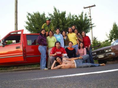 Afuera de la casa del tio Gaston...