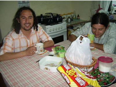 AQUI HAY UNOS SE&Ntilde;ORES UN POCO.... MMM.. CONTENTOS